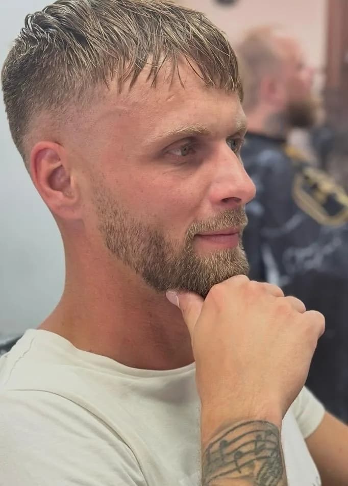 Kinderkapsel met natuurlijke krullen bij Barbershop De Maten in Apeldoorn